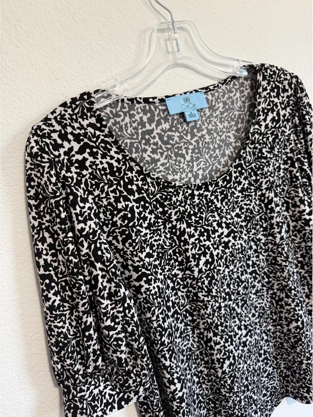 CeCe Short Sleeve Scoop Neck White/Black Floral Stretch T-Shirt Women's Size M - Picture 3 of 6